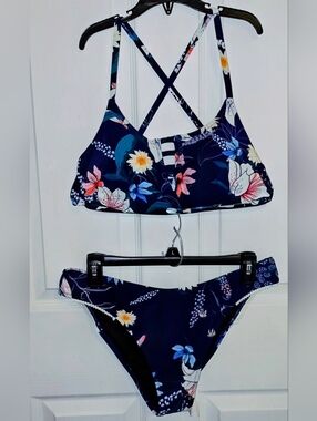 NWT Cupshe Bright Navy Floral Bikini Set  Size Large